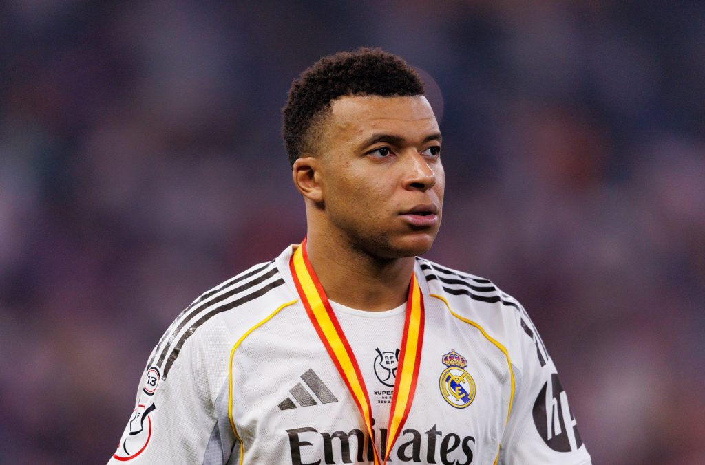 Mbappé Sparks Controversy by Halting Real Madrid Guard of Honour After Barcelona Win